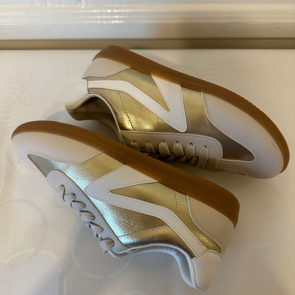 Dolce Vita Women’s Gold and White  Sneakers size 7 1/5 new